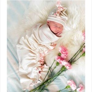 Cozy Cocoon brand swaddle. NWOT